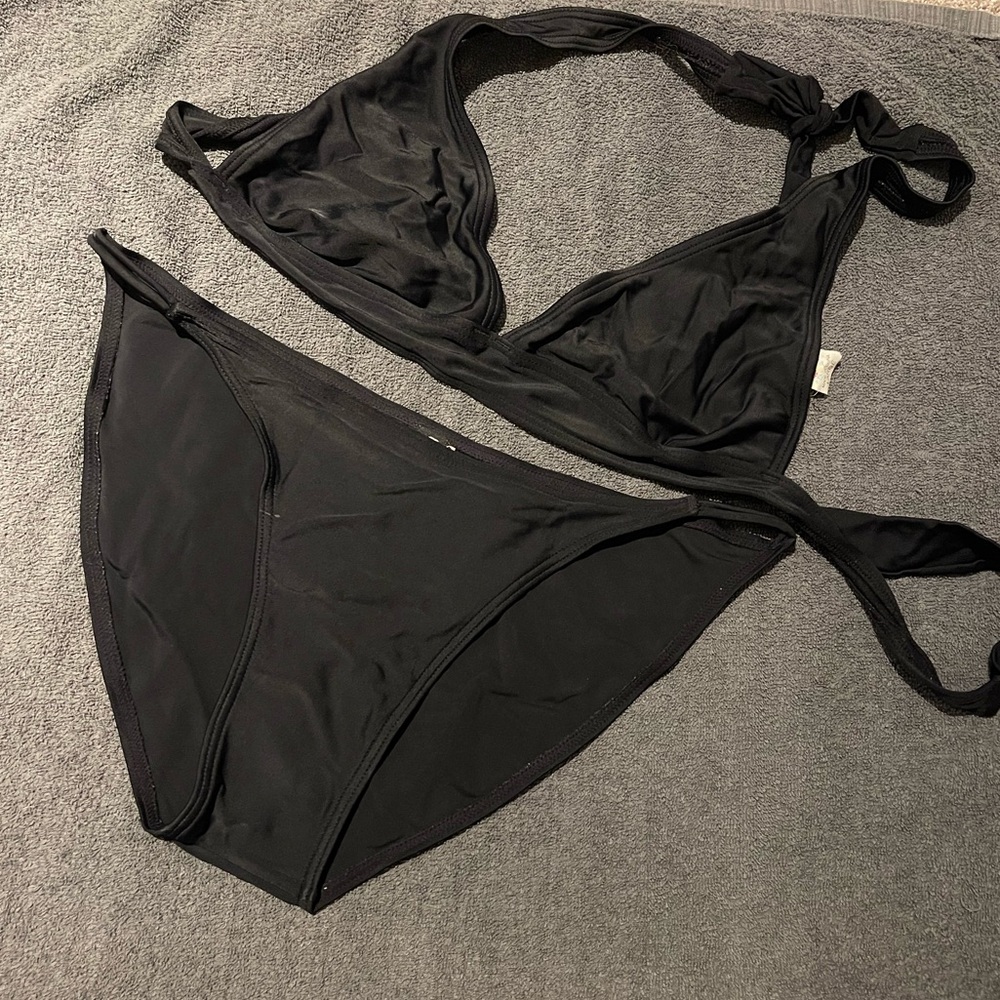Black bikini